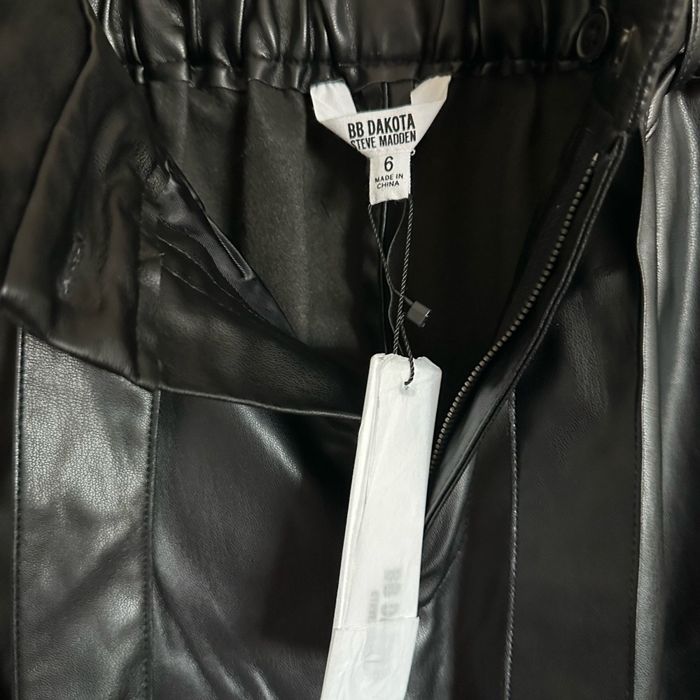 BB Dakota Steve Madden skin in the game Black Faux Leather Pants size 6 - Picture 8 of 14
